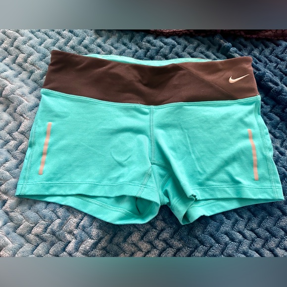 Nike shorts - Picture 1 of 2